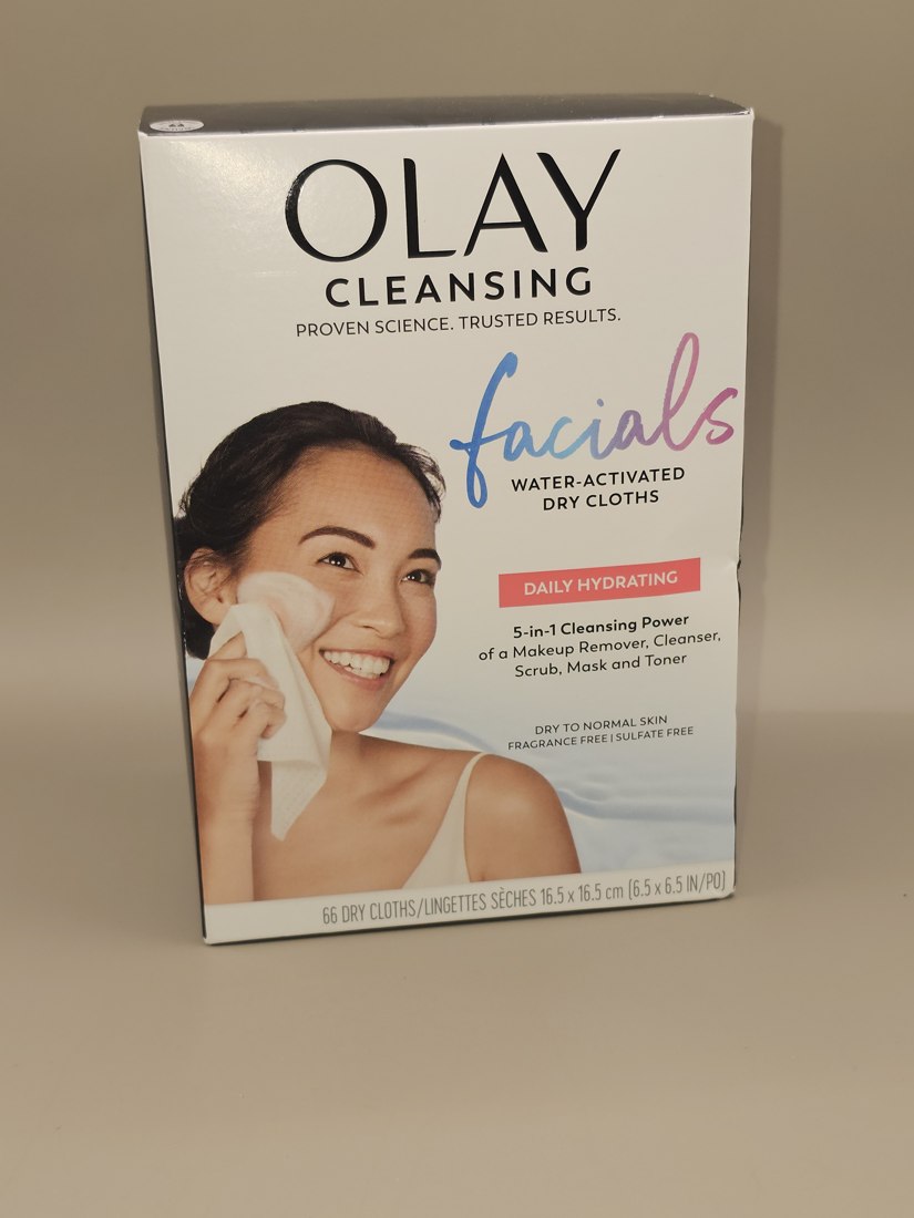Olay Cleansing Facials water-activated dry cloths